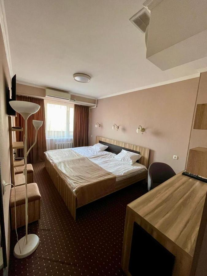 Seven Hotel Bichkek Extérieur photo