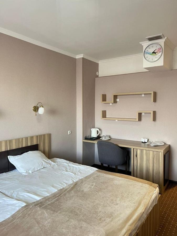 Seven Hotel Bichkek Extérieur photo